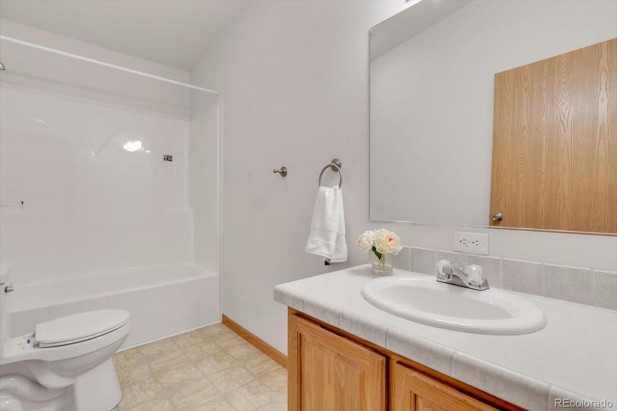 Bathroom, Interior, Tile Countertops