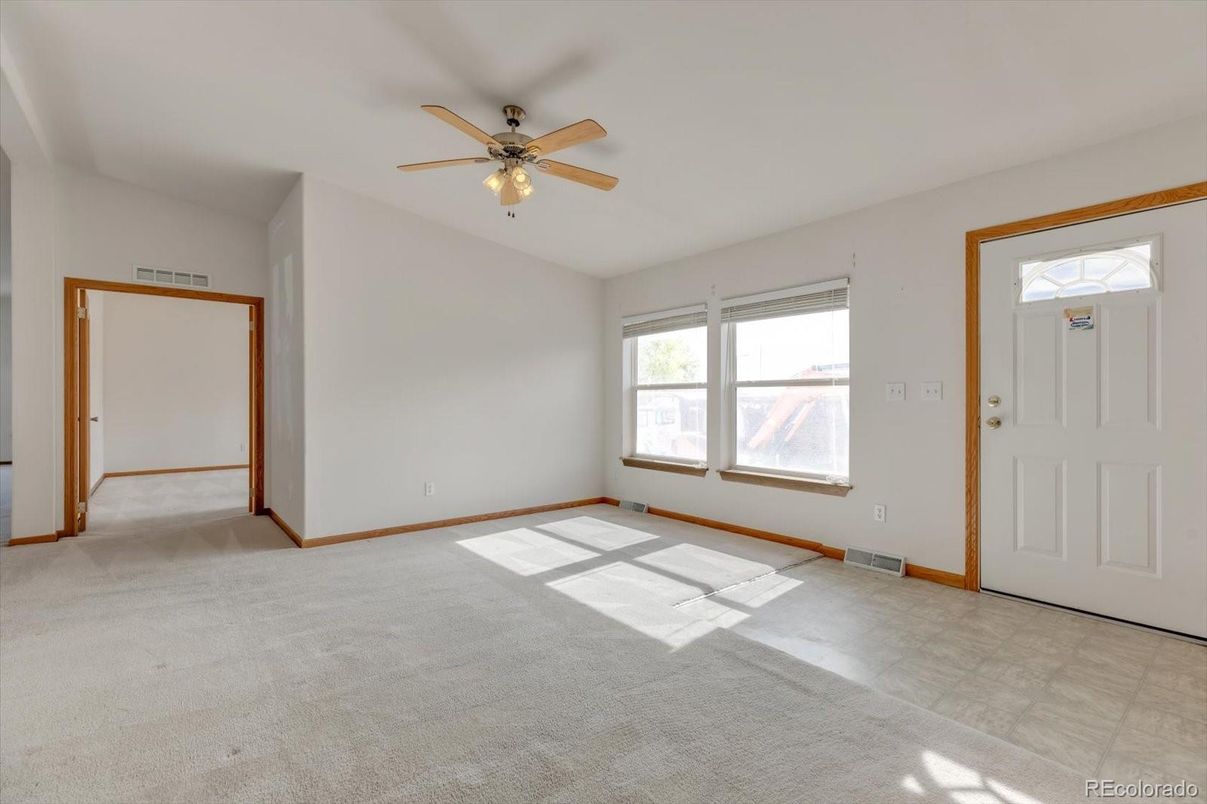 Empty room, Interior