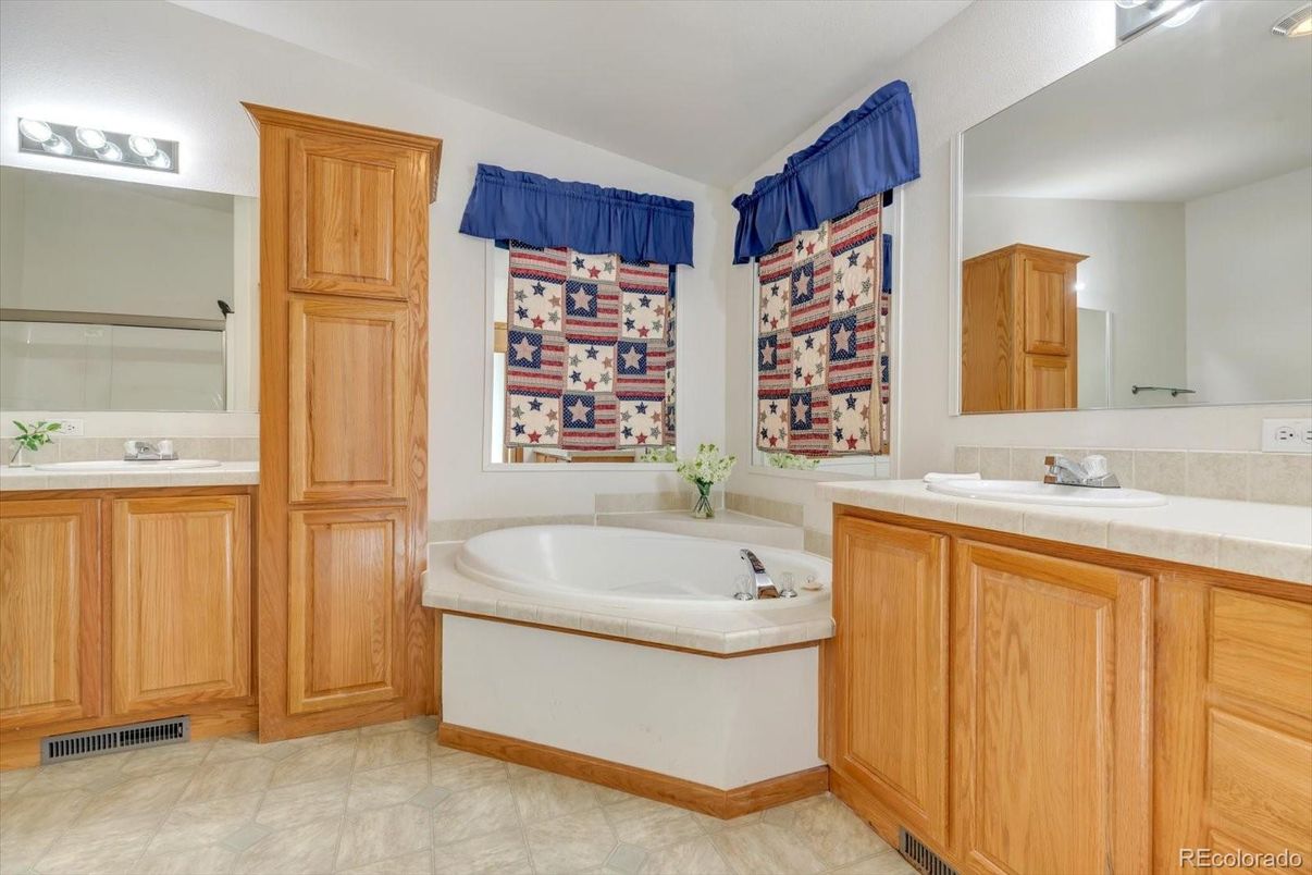 Bathroom, Interior, Tile Countertops