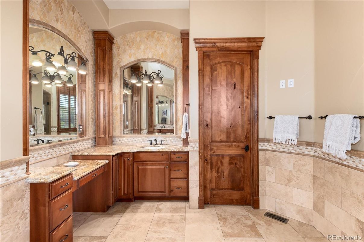 Bathroom, Dual Sink Vanities, Interior