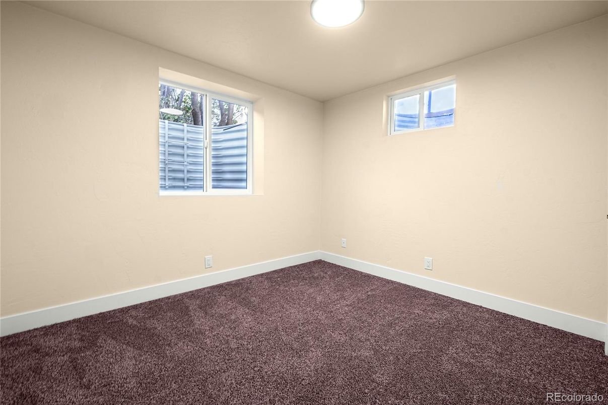 Empty room, Interior