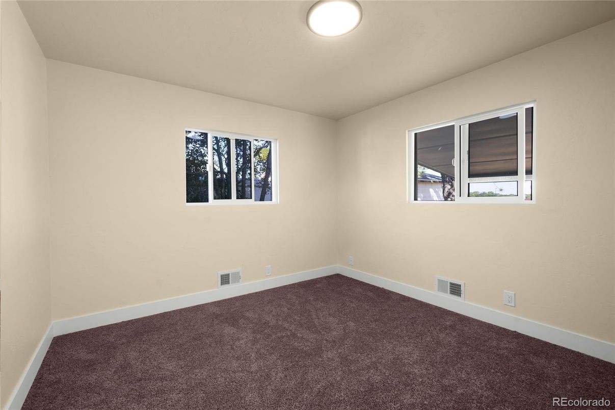 Empty room, Interior