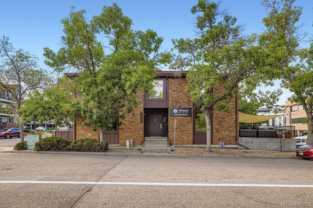 Exterior, Facade, Brick Facade, Rowhouse