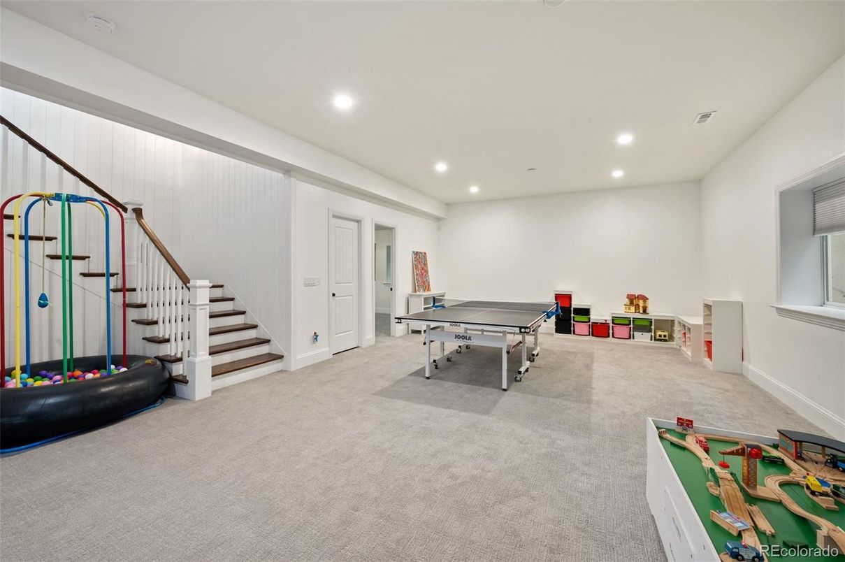 Game Room, Interior, Recessed Lighting