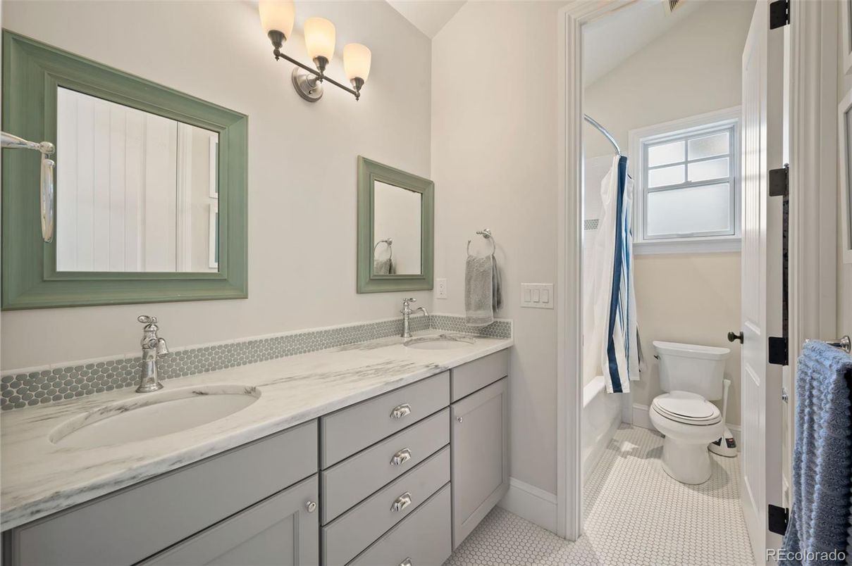 Bathroom, Dual Sink Vanities, Interior
