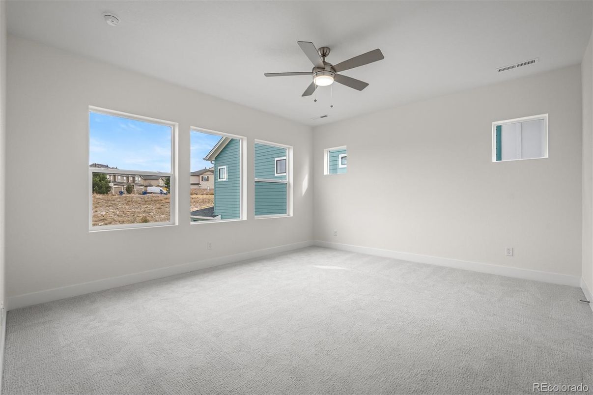 Empty room, Interior