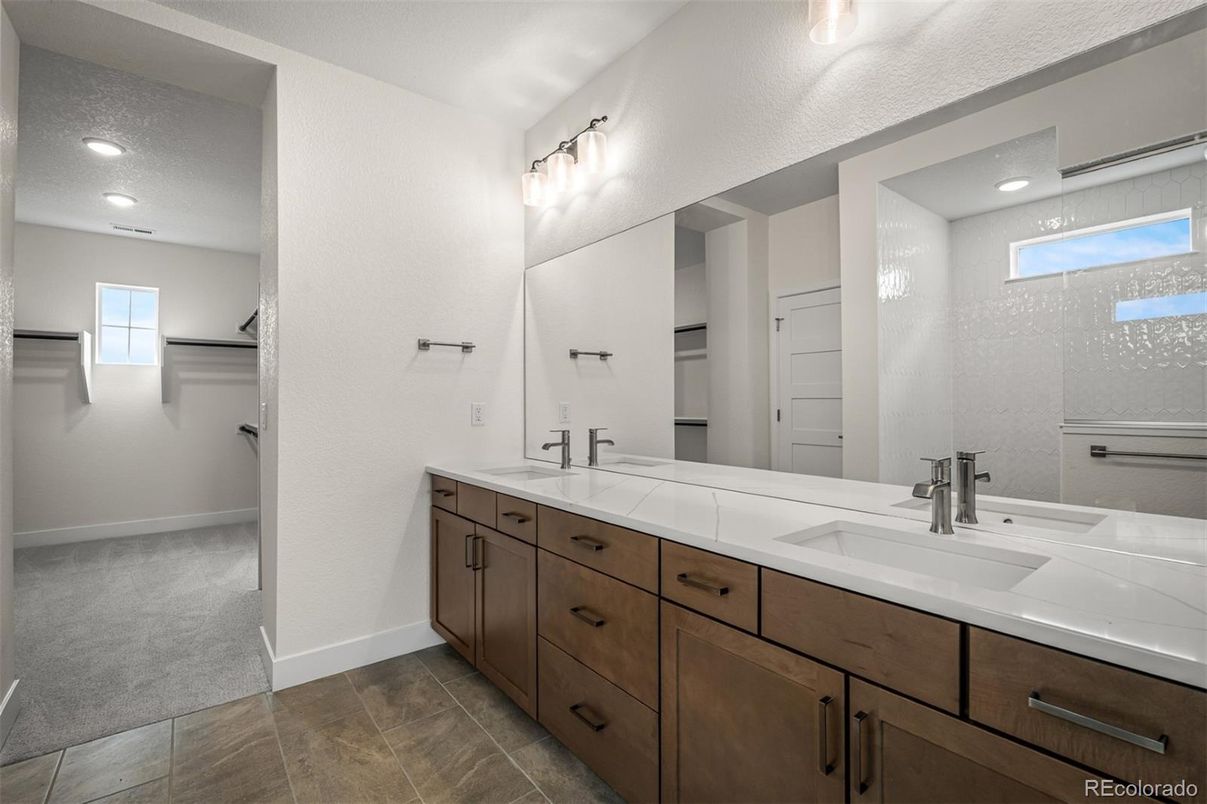 Bathroom, Dual Sink Vanities, Interior, Recessed Lighting