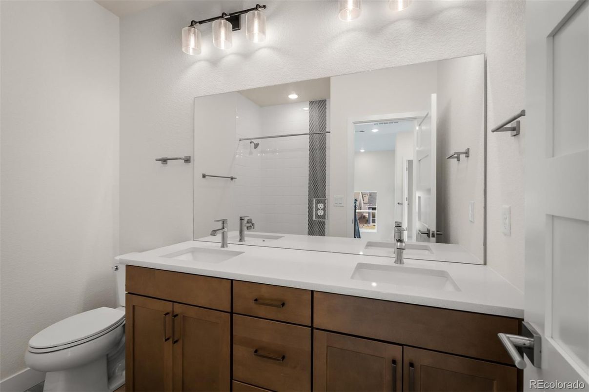 Bathroom, Dual Sink Vanities, Interior