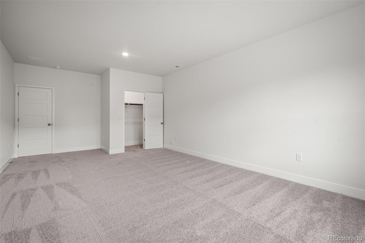 Empty room, Interior, Recessed Lighting