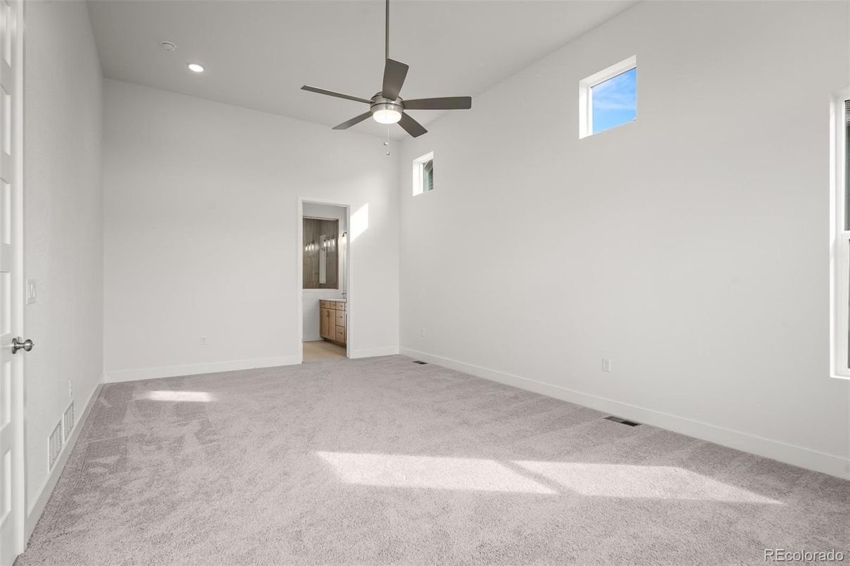 Empty room, Interior, Recessed Lighting