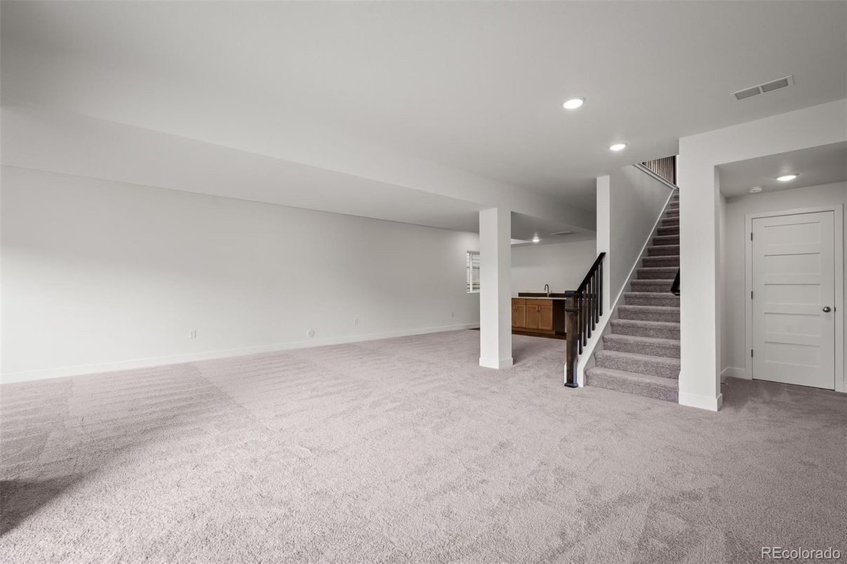 Empty room, Interior, Recessed Lighting