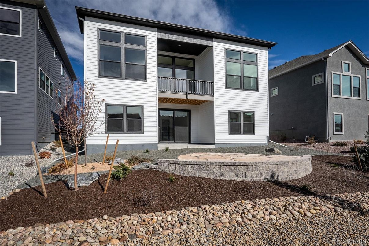 Exterior, Facade, Rowhouse