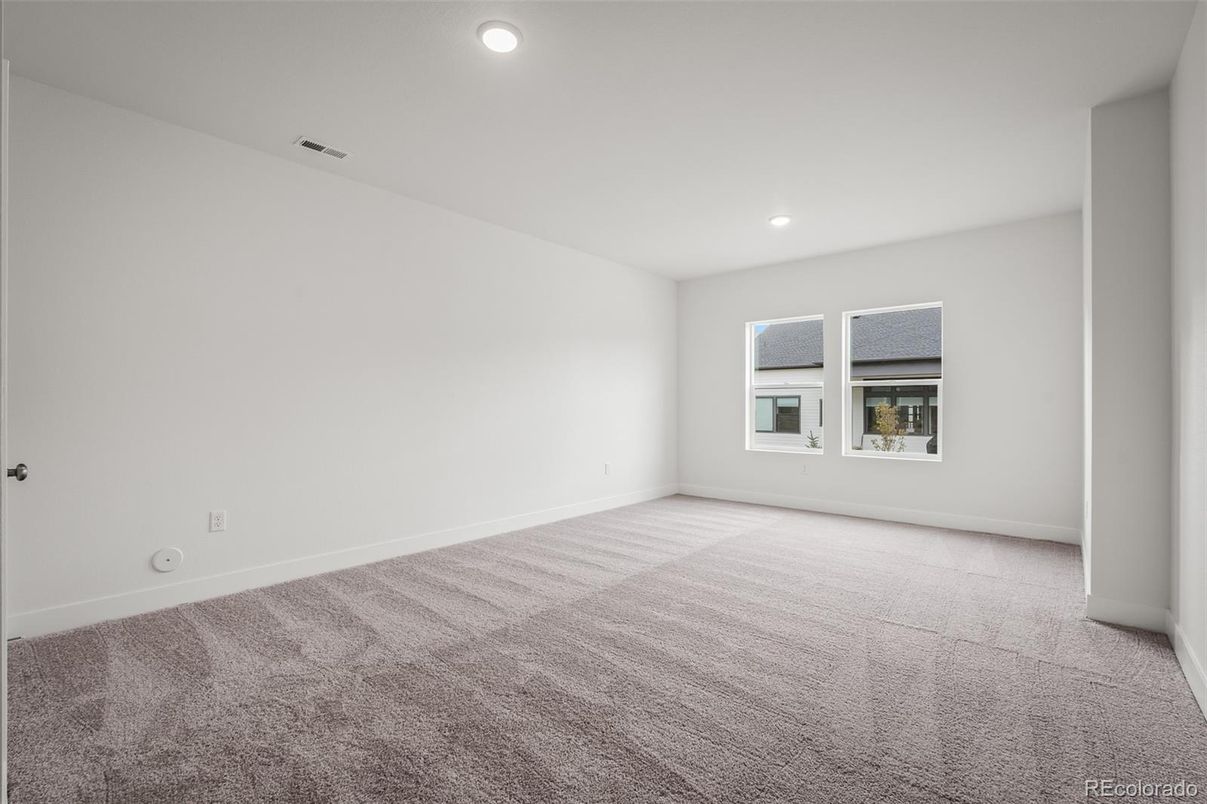 Empty room, Interior, Recessed Lighting