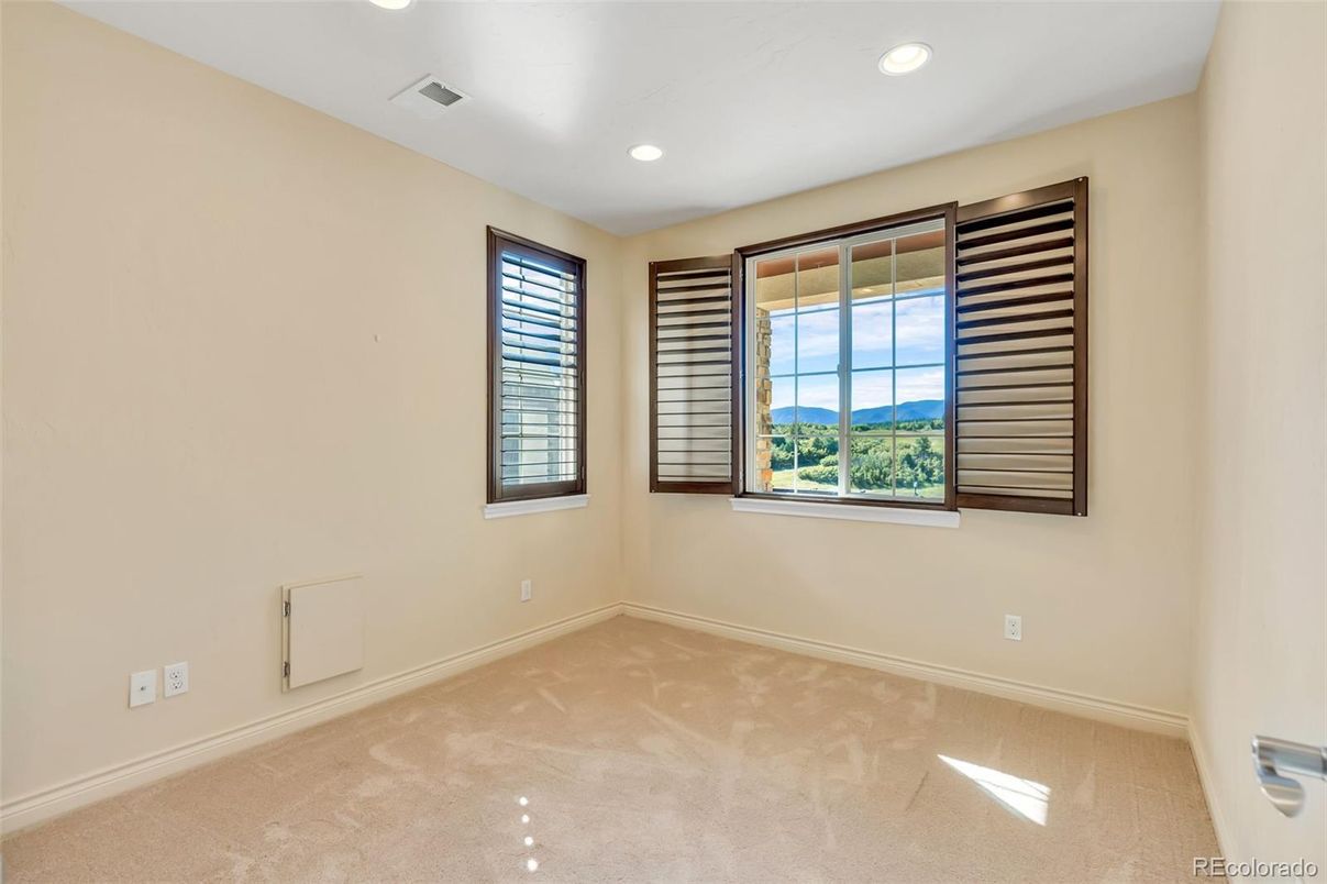 Empty room, Interior, Recessed Lighting