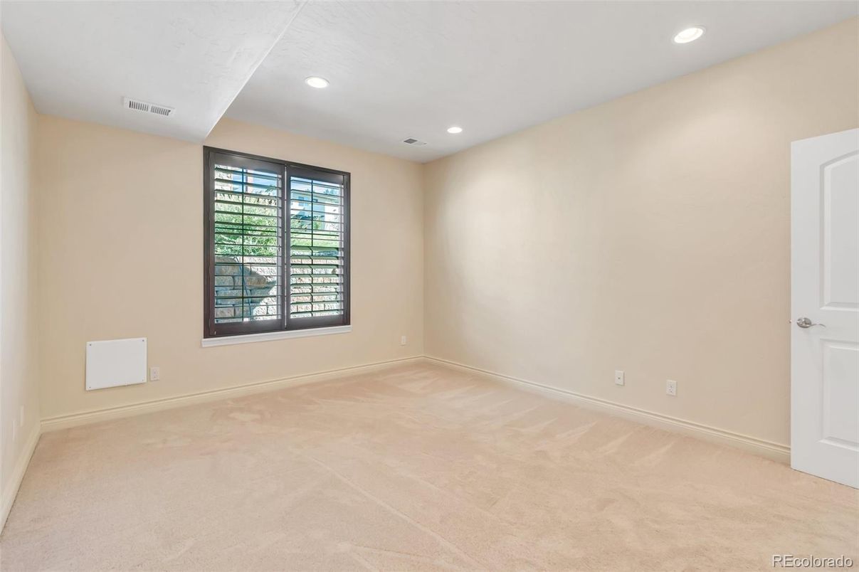 Empty room, Interior, Recessed Lighting