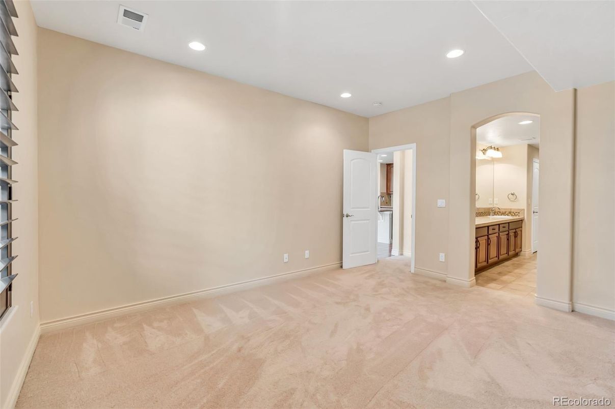 Bathroom, Empty room, Interior, Recessed Lighting