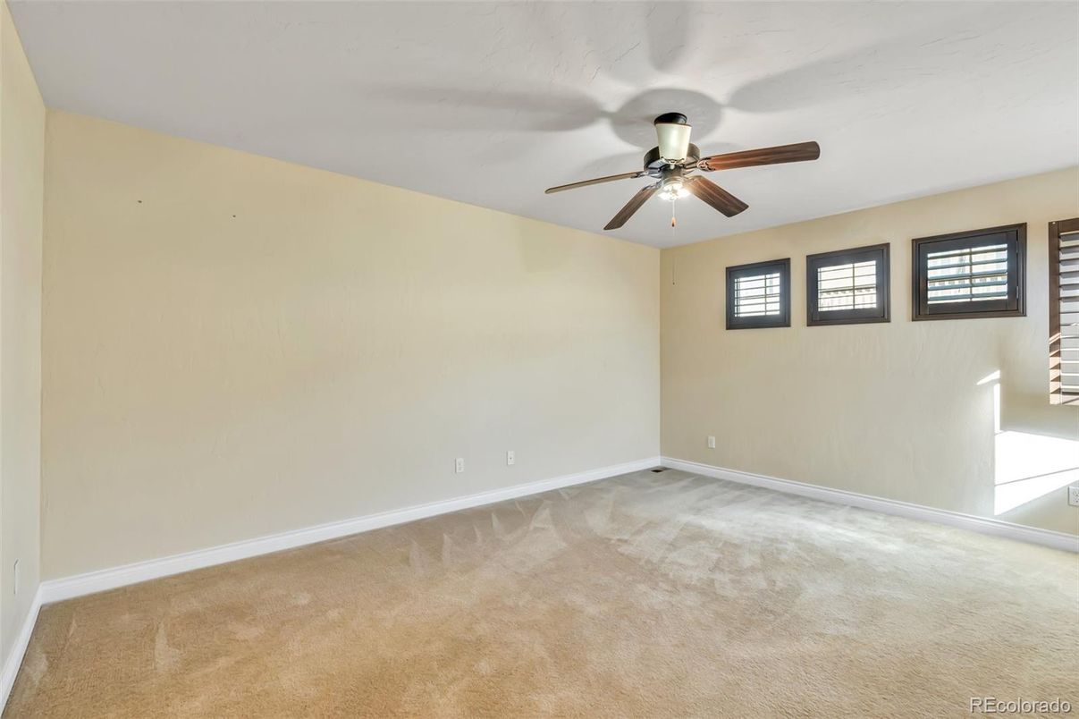 Empty room, Interior