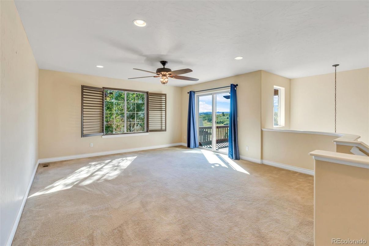Empty room, Interior, Pendant Lights, Recessed Lighting