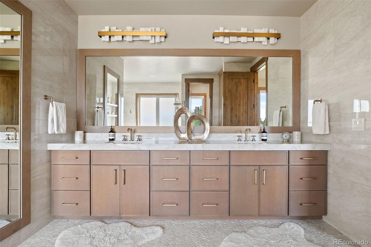 Bathroom, Dual Sink Vanities, Interior
