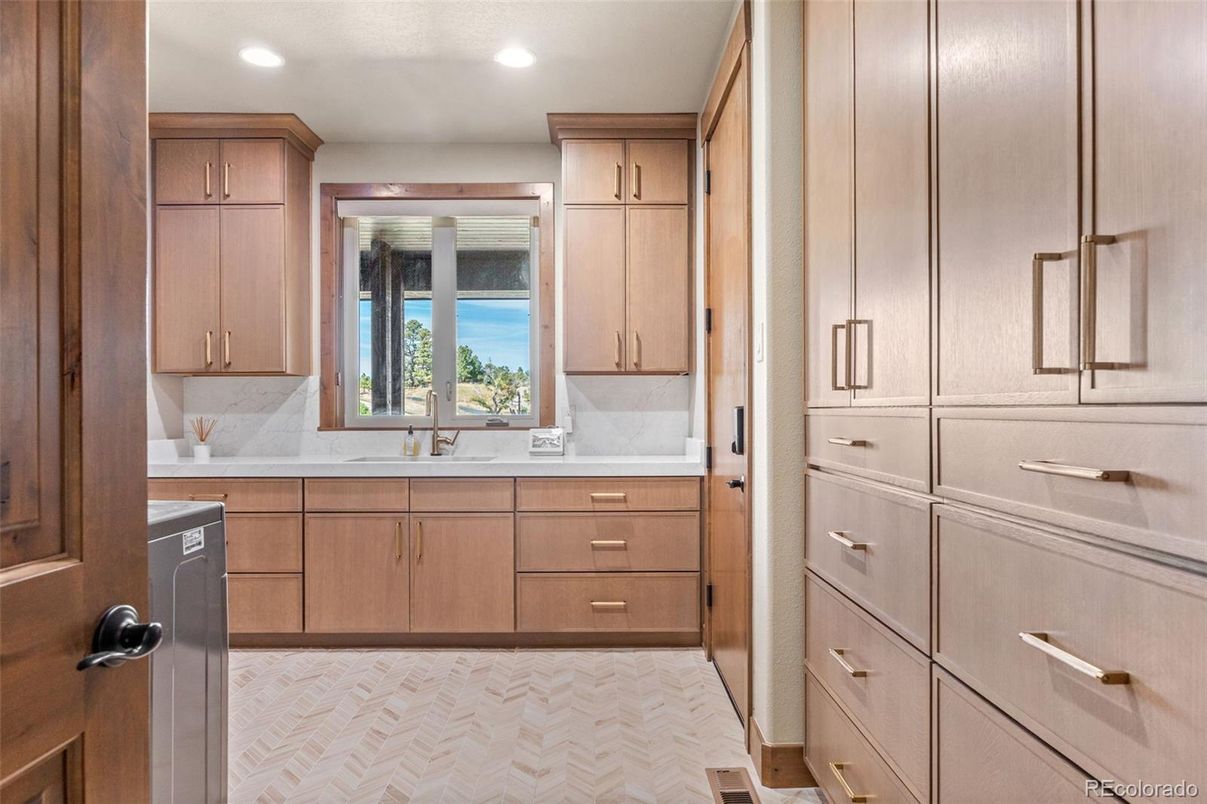 Interior, Kitchen, Recessed Lighting, Water