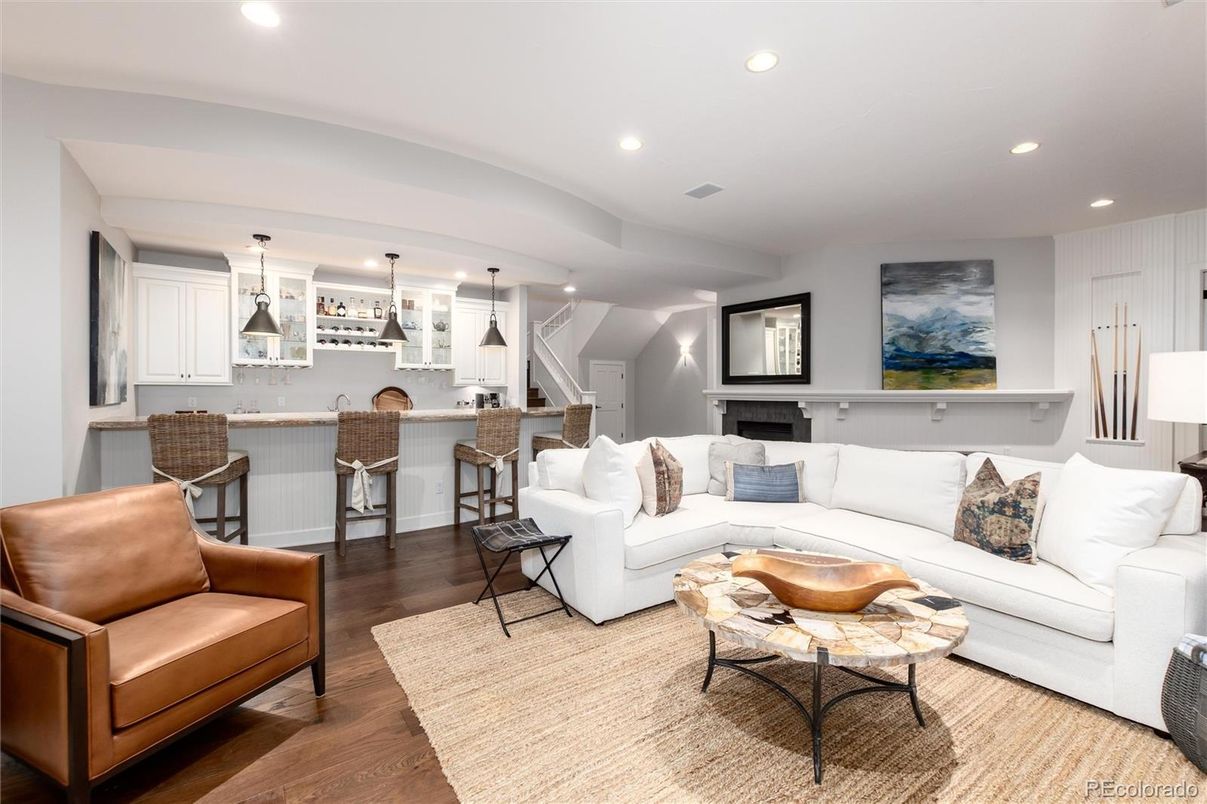 Interior, Living room, Pendant Lights, Recessed Lighting, Wood Texture Flooring