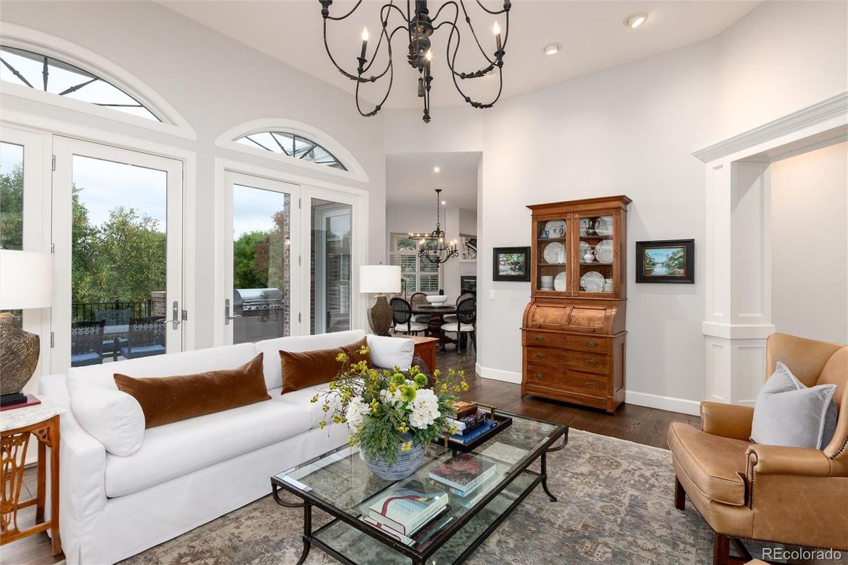 Chandelier, Dining room, Interior, Living room, Recessed Lighting, Wood Texture Flooring