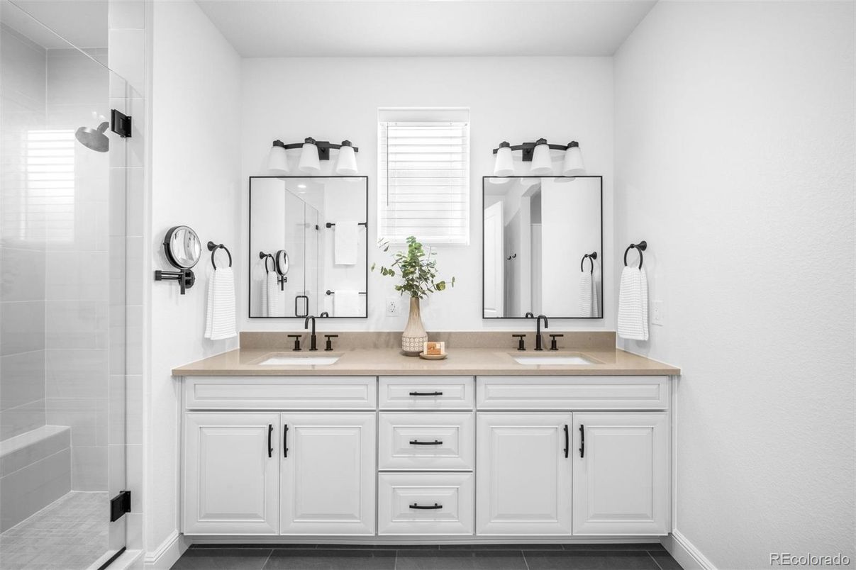 Bathroom, Dual Sink Vanities, Interior