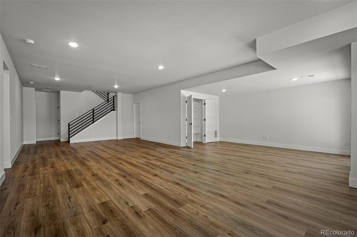 Empty room, Interior, Recessed Lighting, Wood Texture Flooring