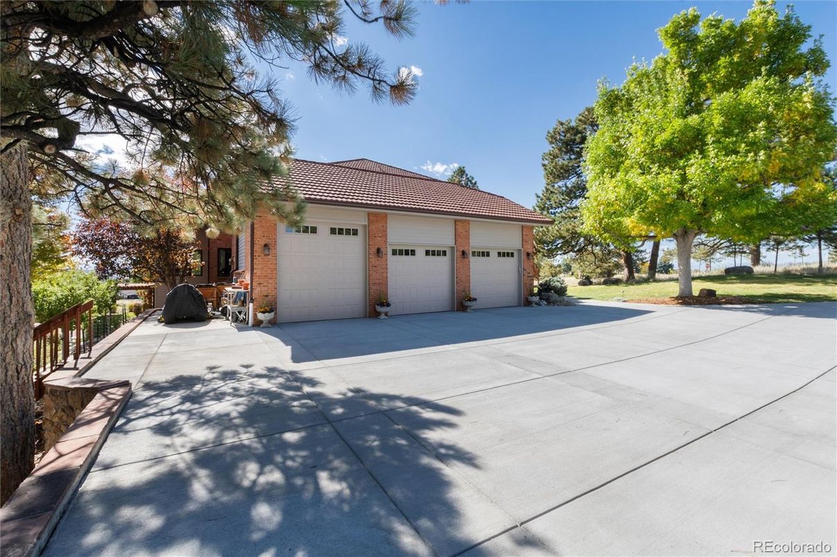 Backyard, Detached Garage, Exterior