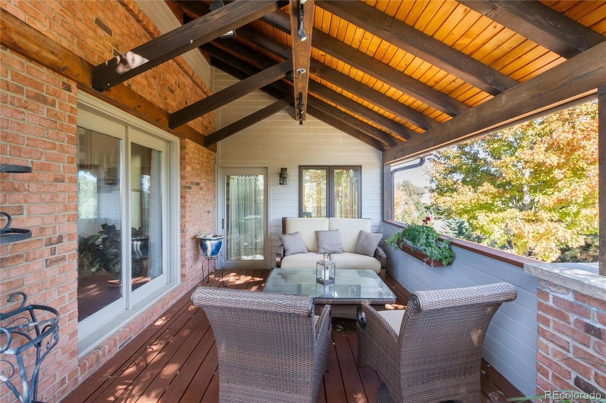 Exterior, Wooden Beams