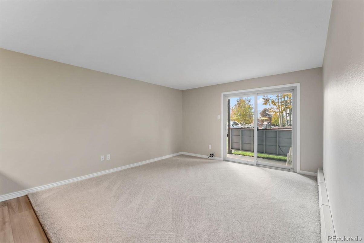 Empty room, Interior