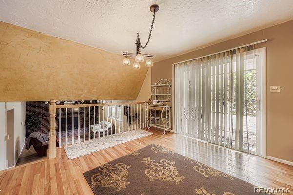 Interior, Pendant Lights, Wood Texture Flooring