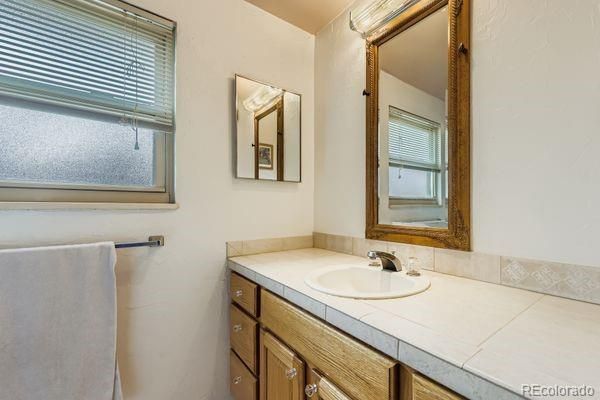 Bathroom, Interior, Tile Countertops