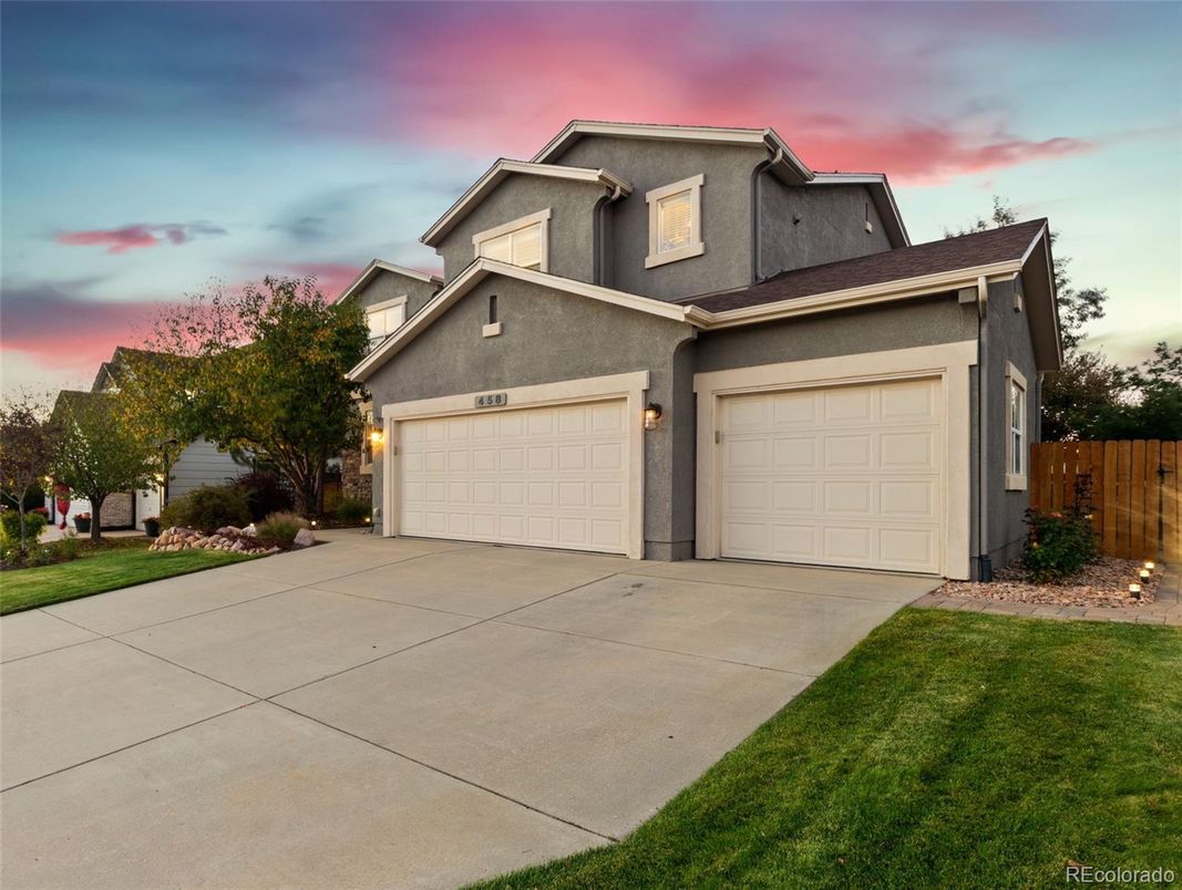 Attached, Exterior, Facade, American Craftsman