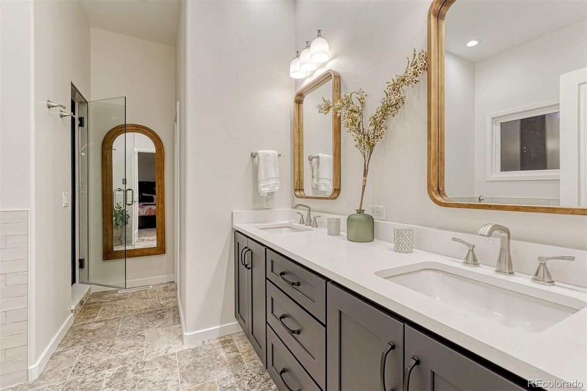 Bathroom, Dual Sink Vanities, Interior, Recessed Lighting