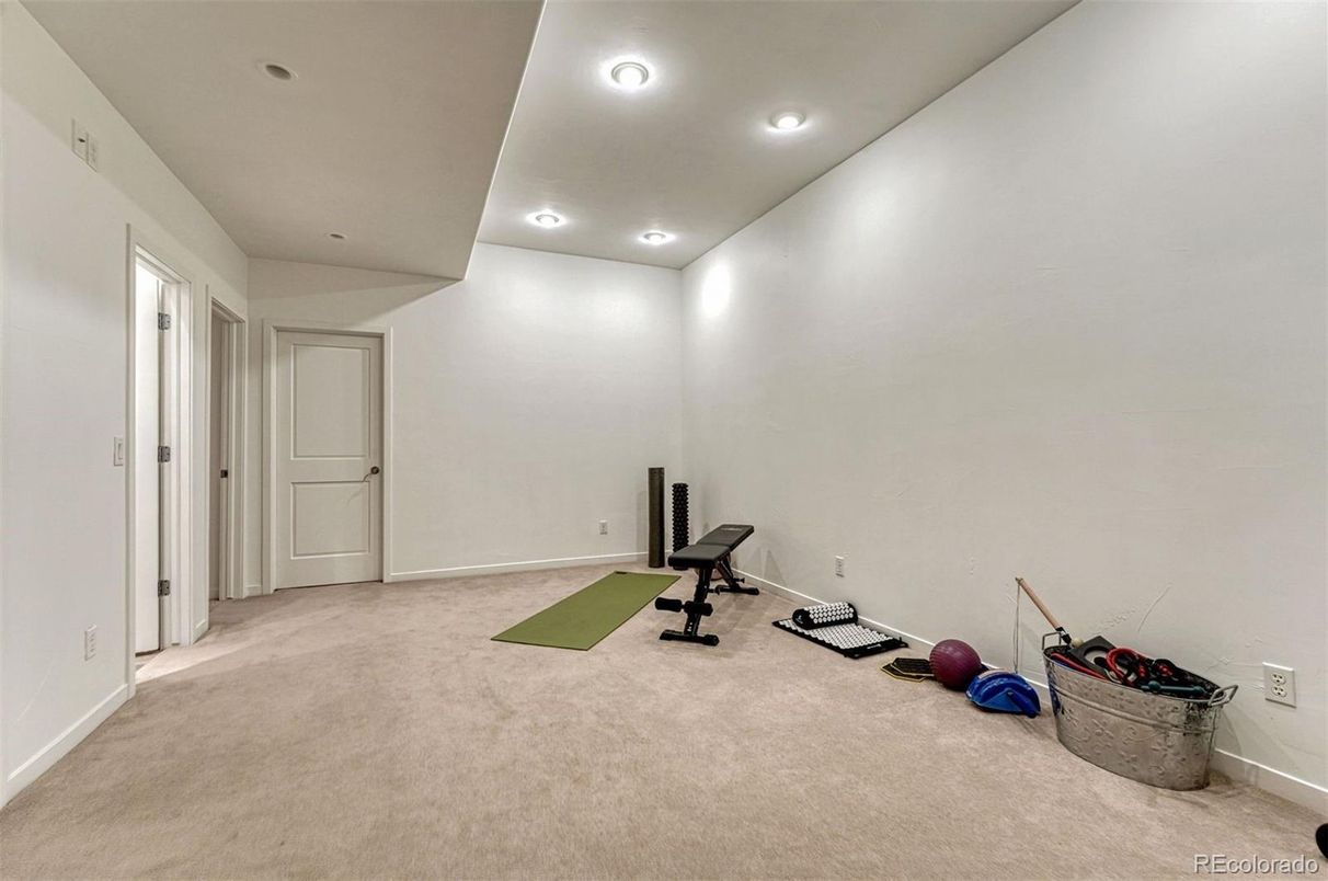 Fitness Equipment, Interior, Recessed Lighting