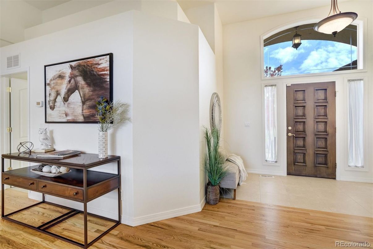 Interior, Pendant Lights, Wood Texture Flooring