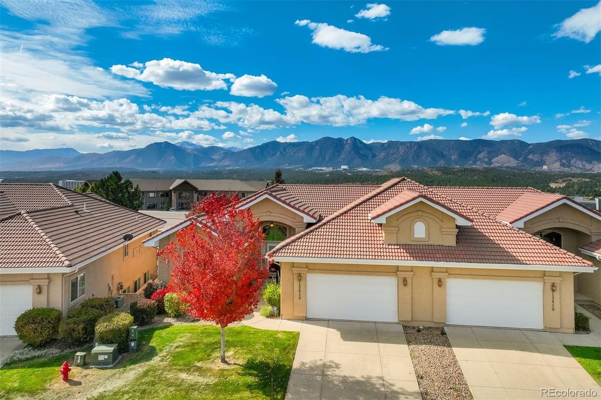 Attached, Exterior, Facade, Mediterranean