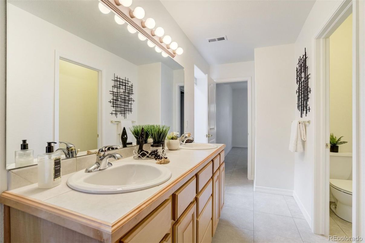 Bathroom, Dual Sink Vanities, Interior
