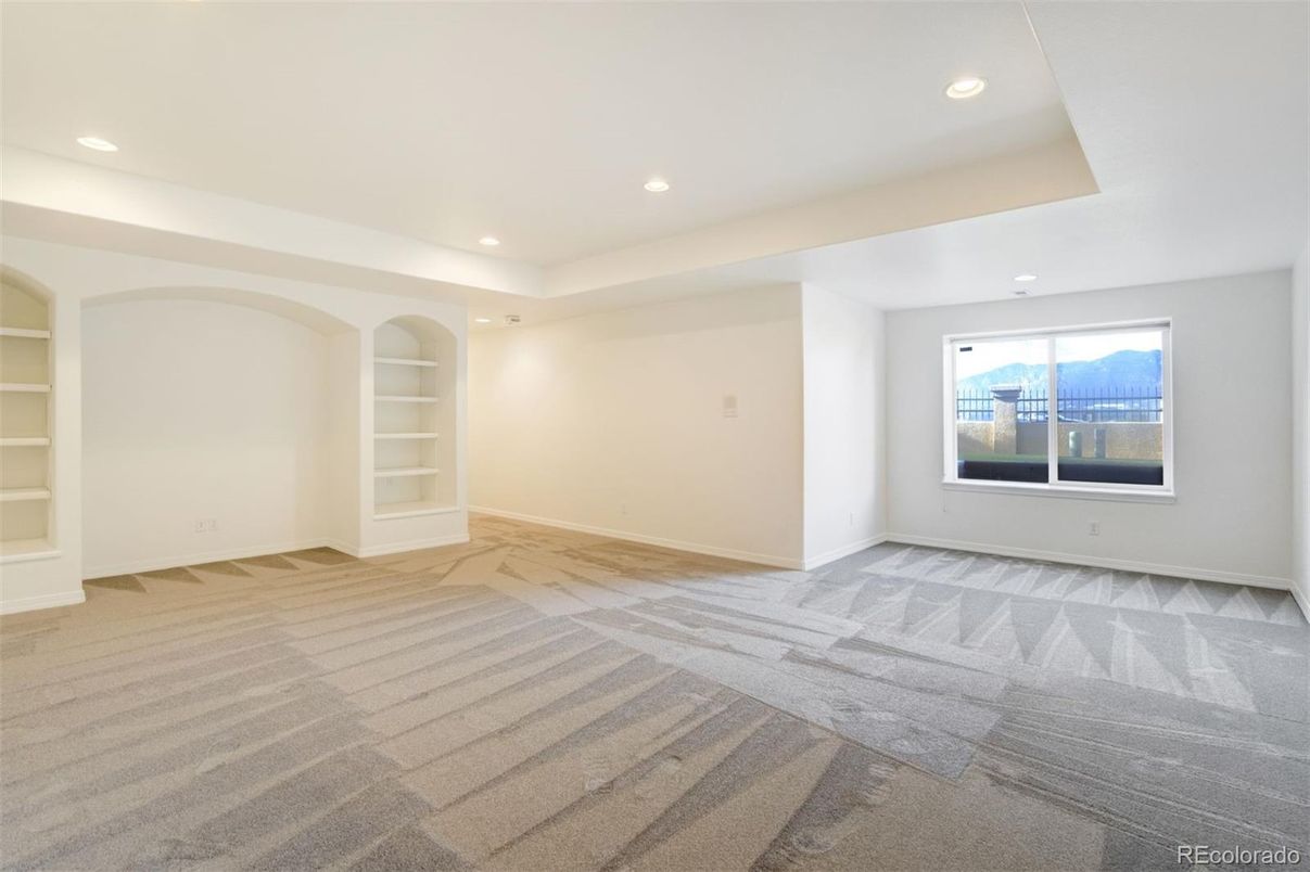 Empty room, Interior, Recessed Lighting