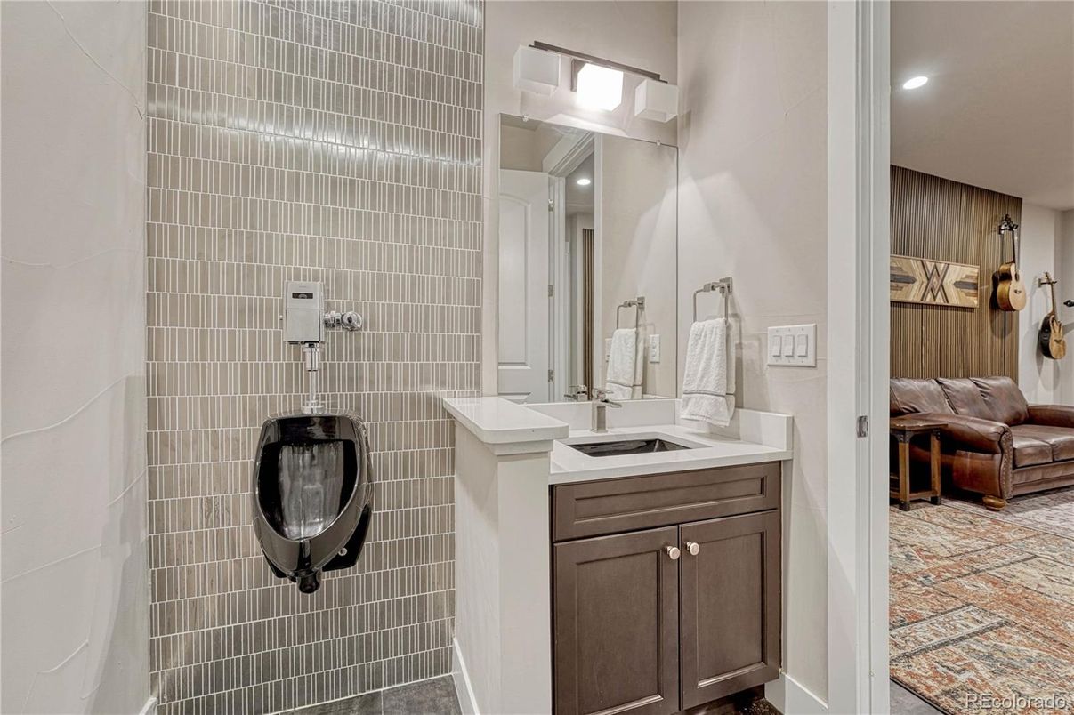 Bathroom, Interior, Recessed Lighting