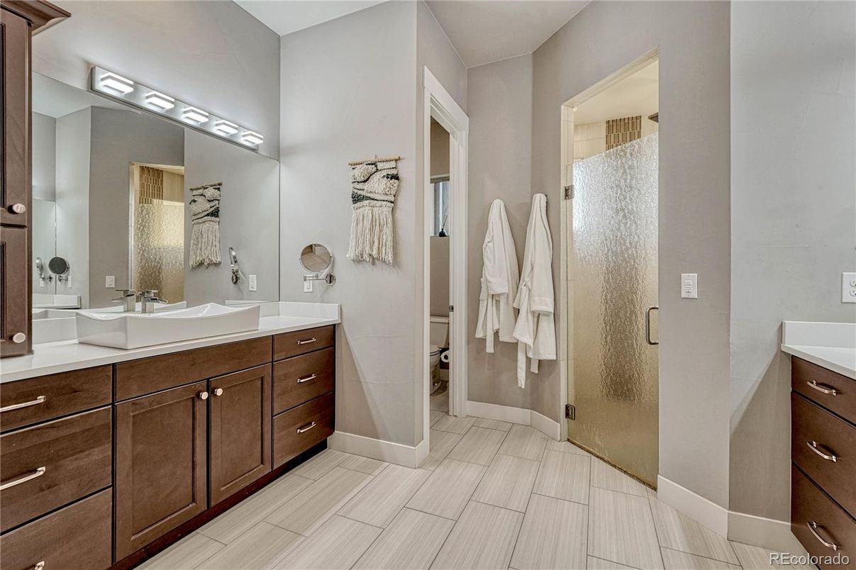 Bathroom, Dual Sink Vanities, Interior
