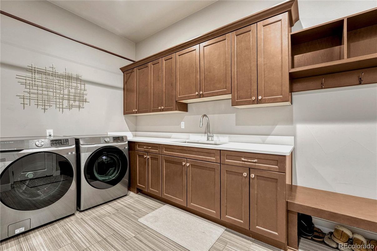 Interior, Washer, Wood Texture Flooring