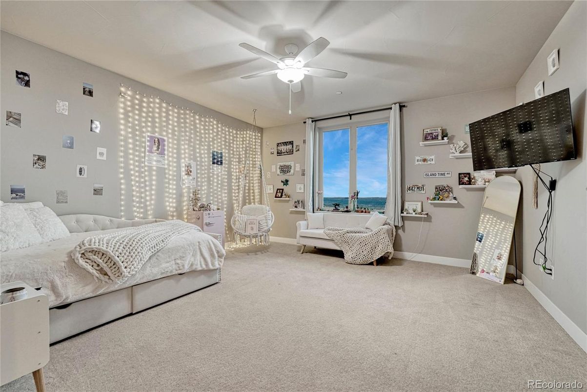 Bedroom, Interior, Water