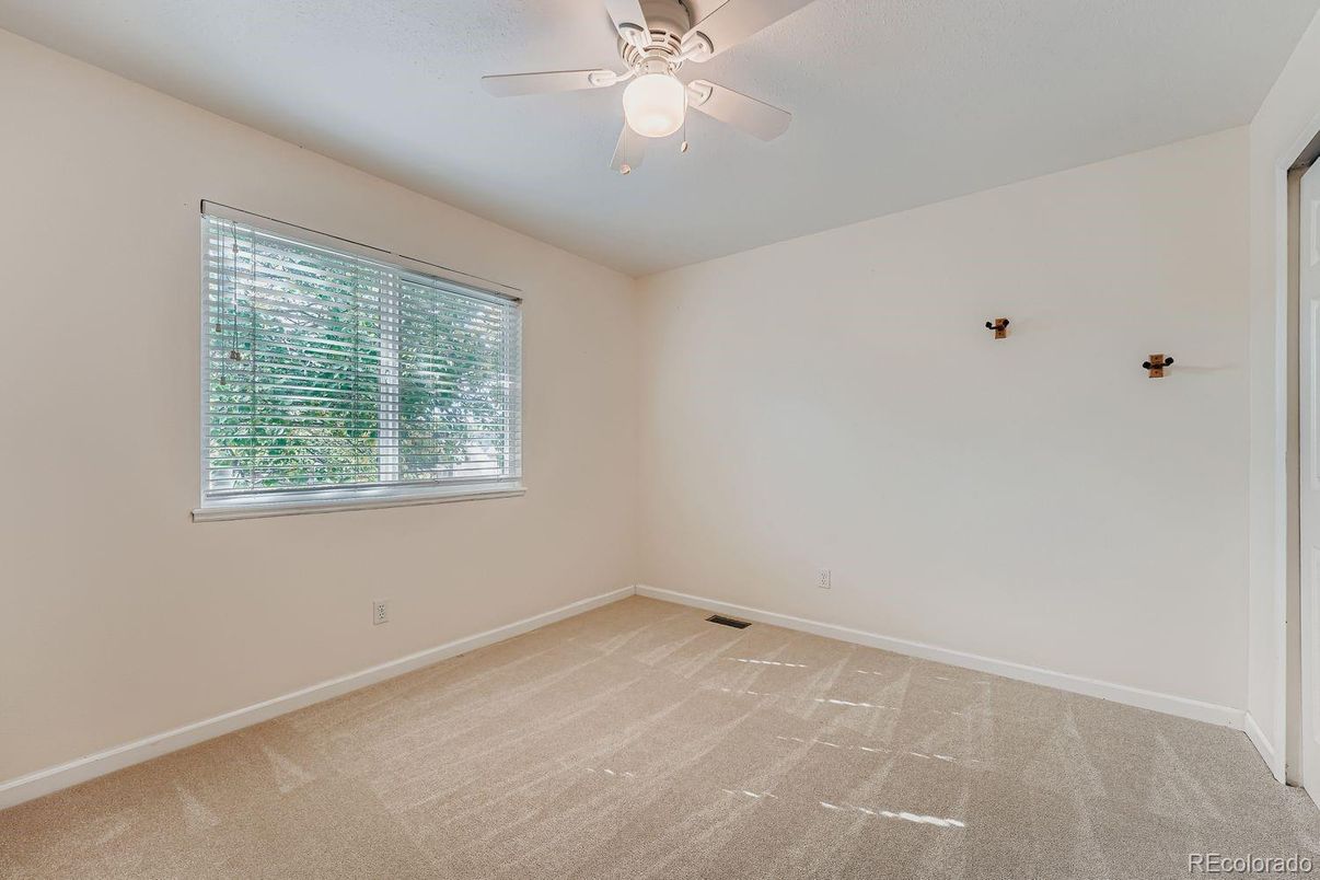 Empty room, Interior