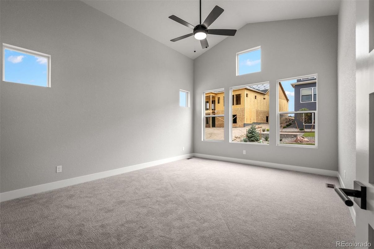 Empty room, Interior