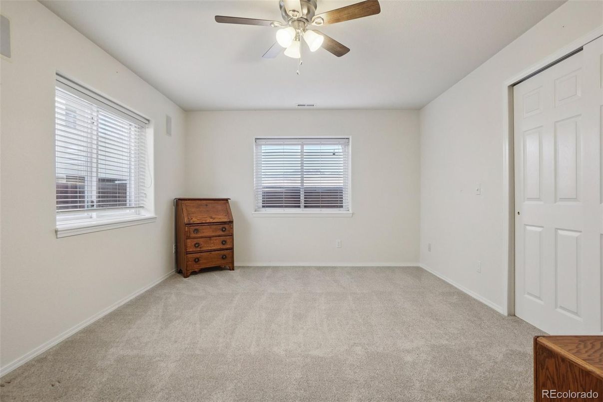 Empty room, Interior