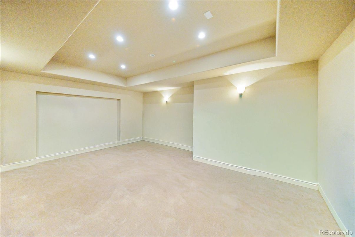 Empty room, Interior, Recessed Lighting