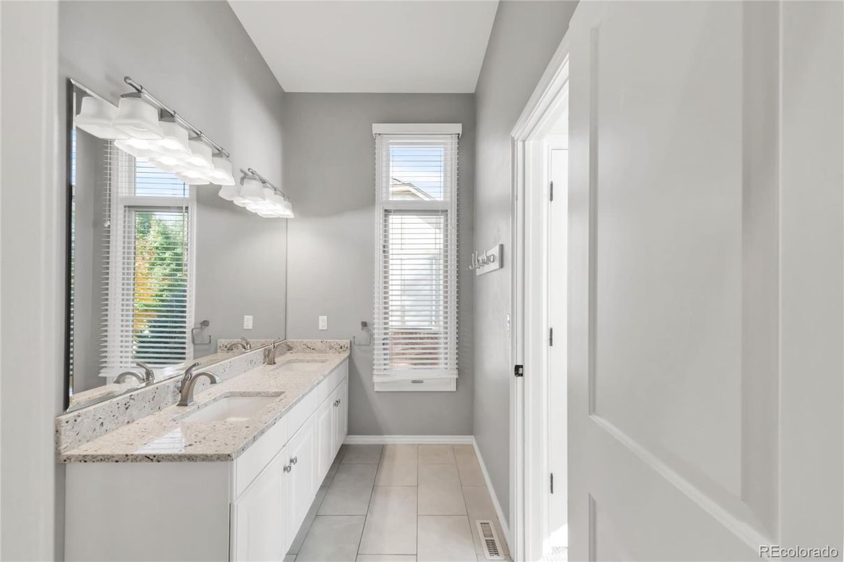 Bathroom, Dual Sink Vanities, Interior