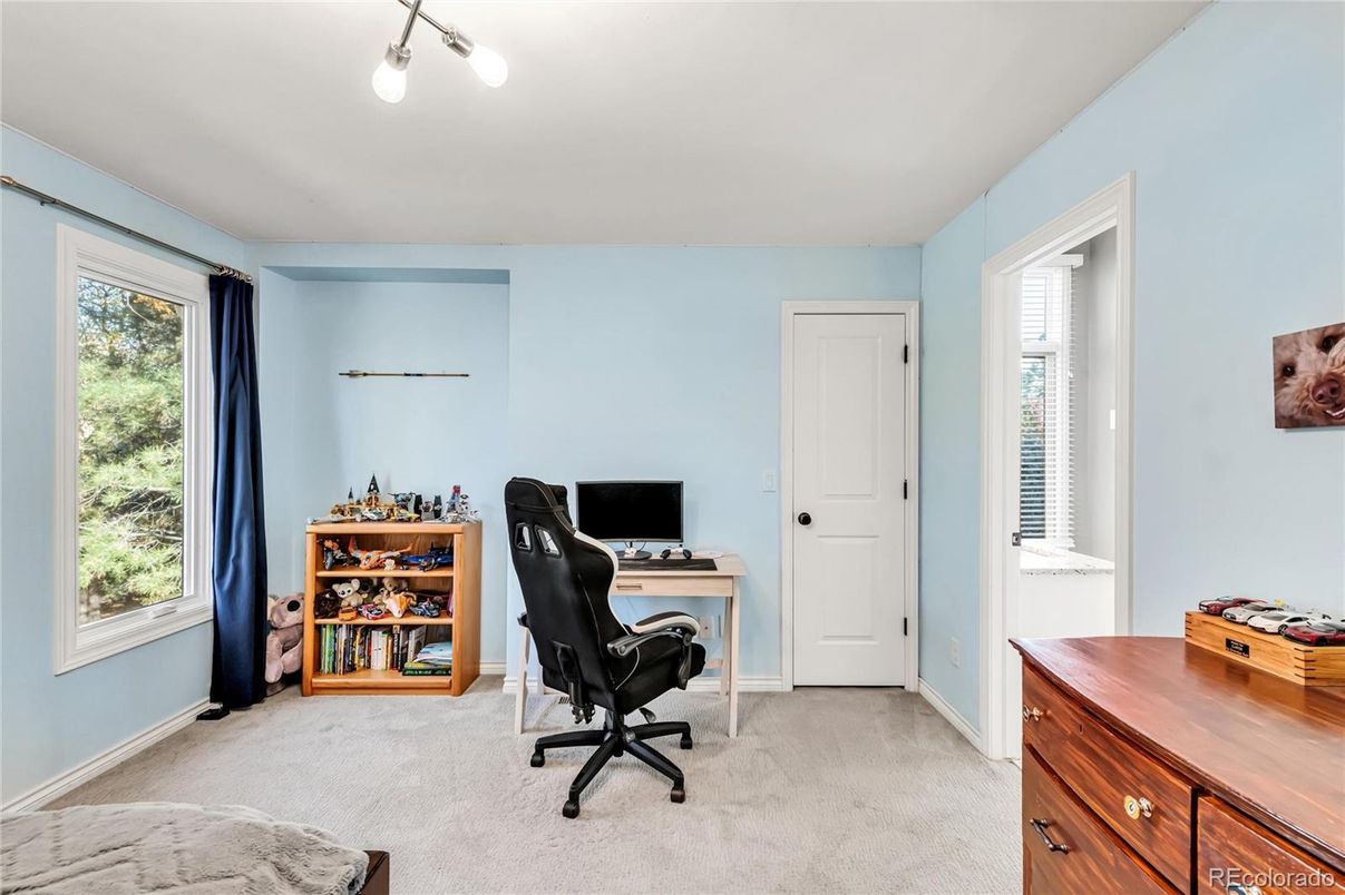 Home Office, Interior